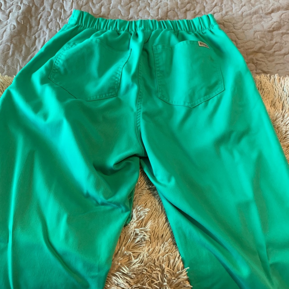 Scrub set - Picture 3 of 3